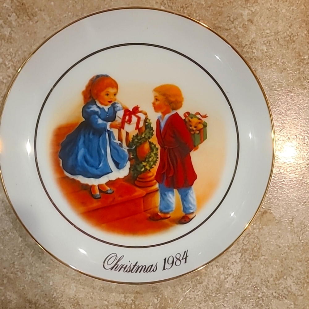 Avon Christmas 1984 collectors plate.